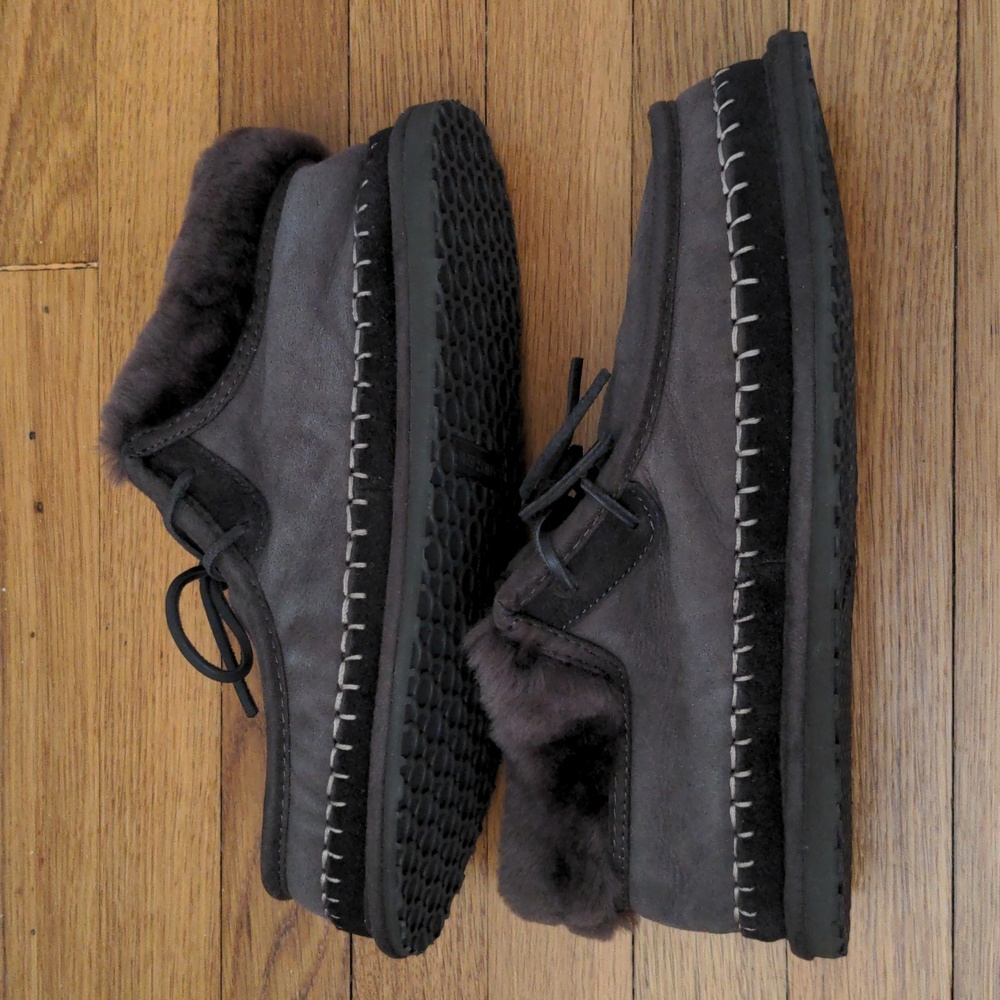 Cozy Men's Slippers / House Shoes, Size 10 - Brand New!